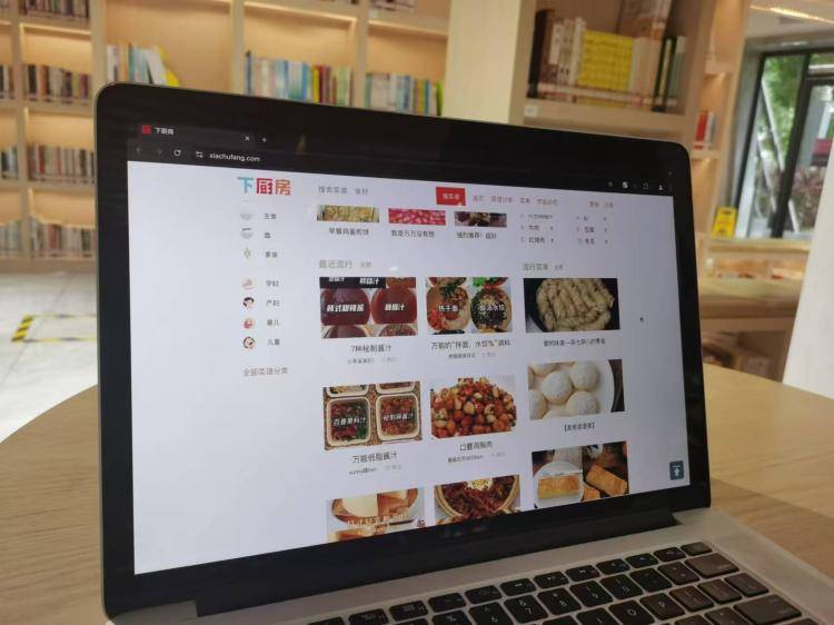 手工羽毛扇網(wǎng)站如何憑借傳統(tǒng)工藝傳承擴(kuò)大流量？同行都是怎么做的？