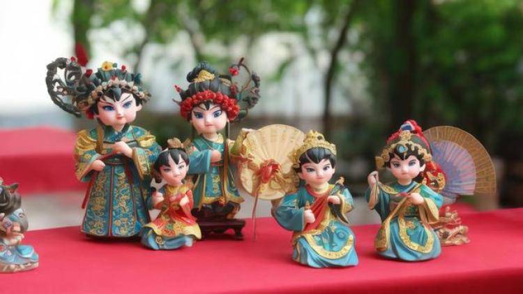 手工羽毛扇網(wǎng)站如何憑借傳統(tǒng)工藝傳承擴(kuò)大流量？同行都是怎么做的？